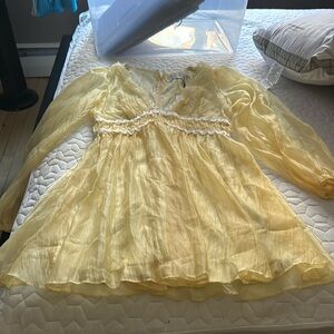 A spring yellow, hello Molly dress size large. Never been worn.